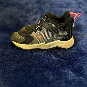 New Balance Kids' Rave Run V2 Hook and Loop Running Shoe